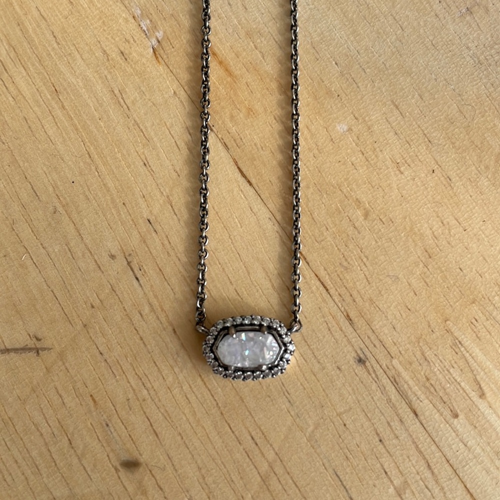 Kendra Scott necklace